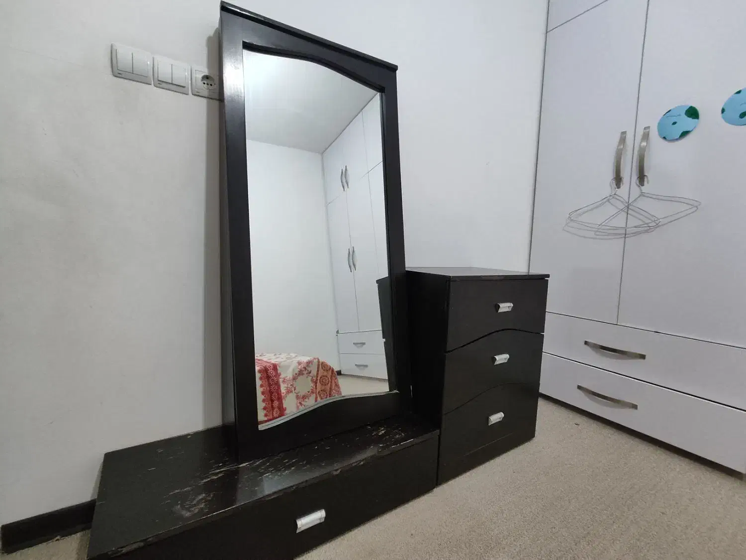 کمد دراور|جاکفشی، کمد، دراور|بیرجند, |دیوار