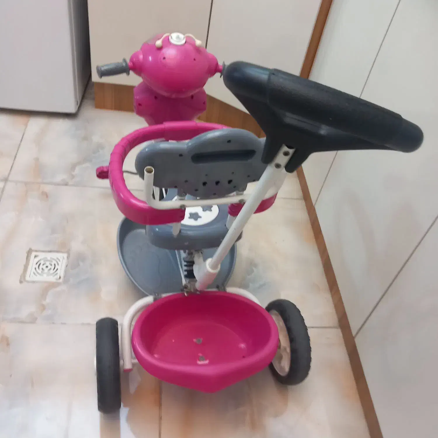 سه چرخه بچه گانه|دوچرخه، اسکیت، اسکوتر|هشتگرد, شهرک راه آهن|دیوار