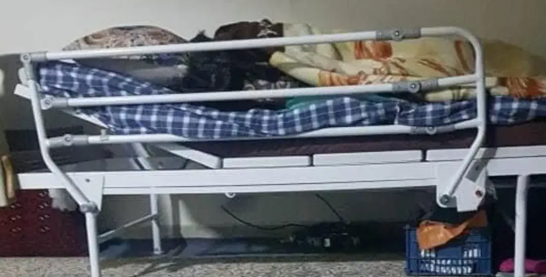 تخت بیمارستانی دو شکنه همراه با تشک مواج|تخت و سرویس خواب|تهران, هفت چنار|دیوار