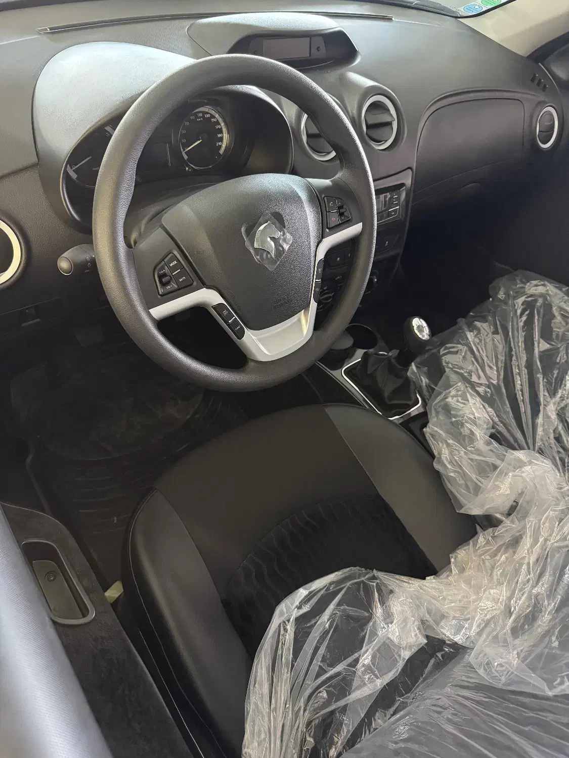 رانا ۱۴۰۴ تحویل روز|خودرو سواری و وانت|شیراز, شهرک بزین|دیوار