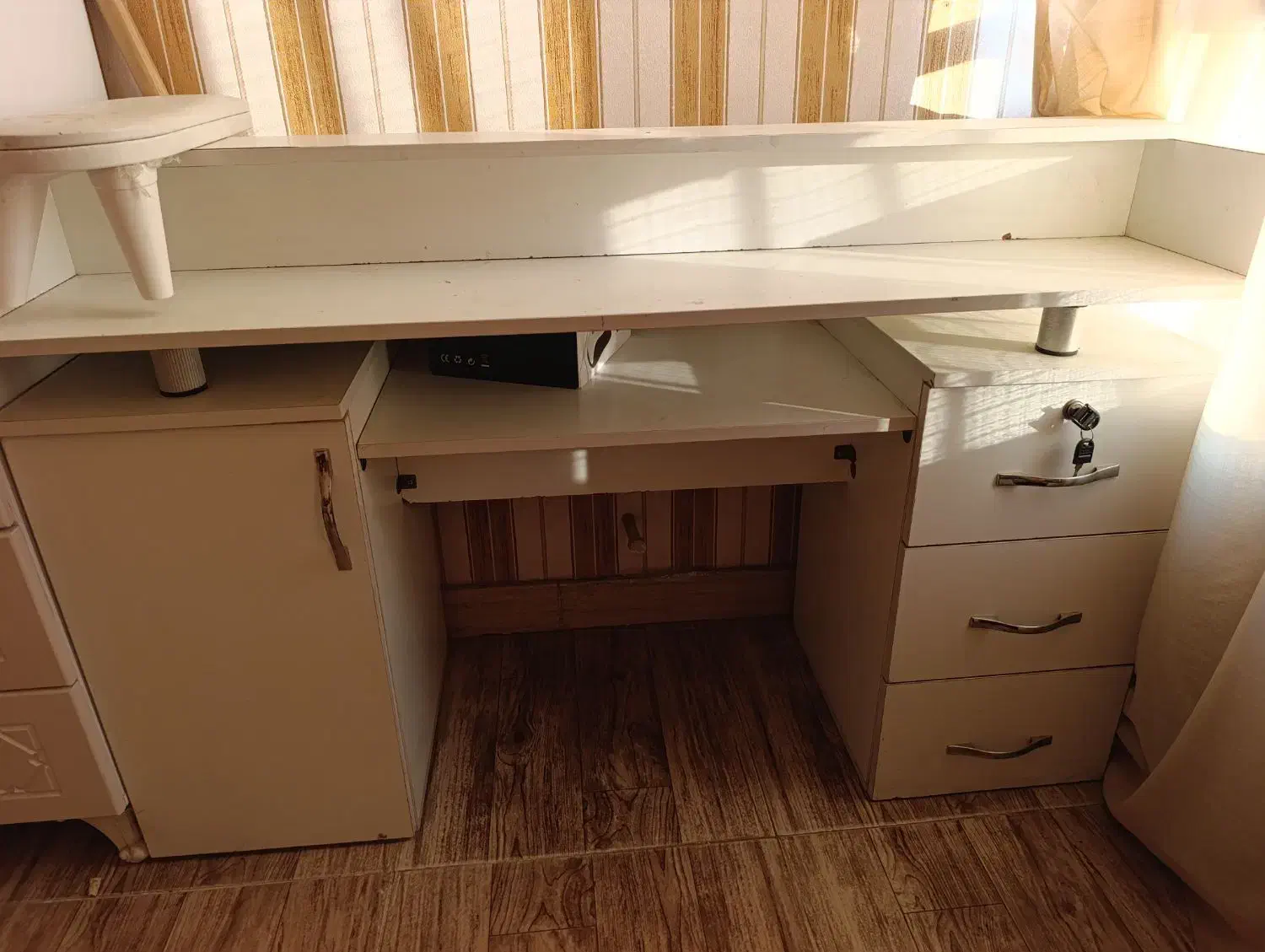 لوازم کاشت ناخن همراه میز|آرایشی، بهداشتی، درمانی|پاکدشت, پاکدشت (مامازند)|دیوار