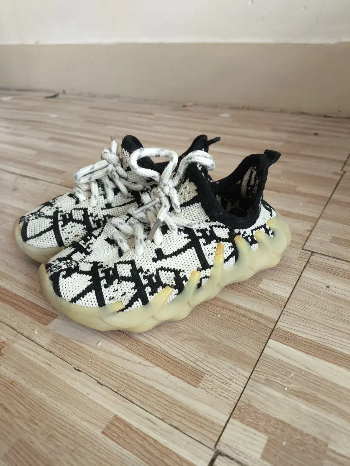 نیم بوت سایز 27 و کتونی اسپرت سایز 23|کفش و لباس بچه|فردیس, فردیس|دیوار