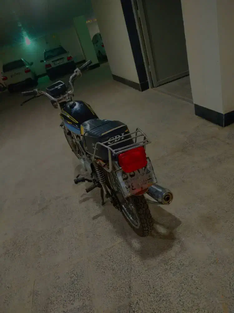 موتورسیکلت|موتورسیکلت|شیراز, سرو|دیوار