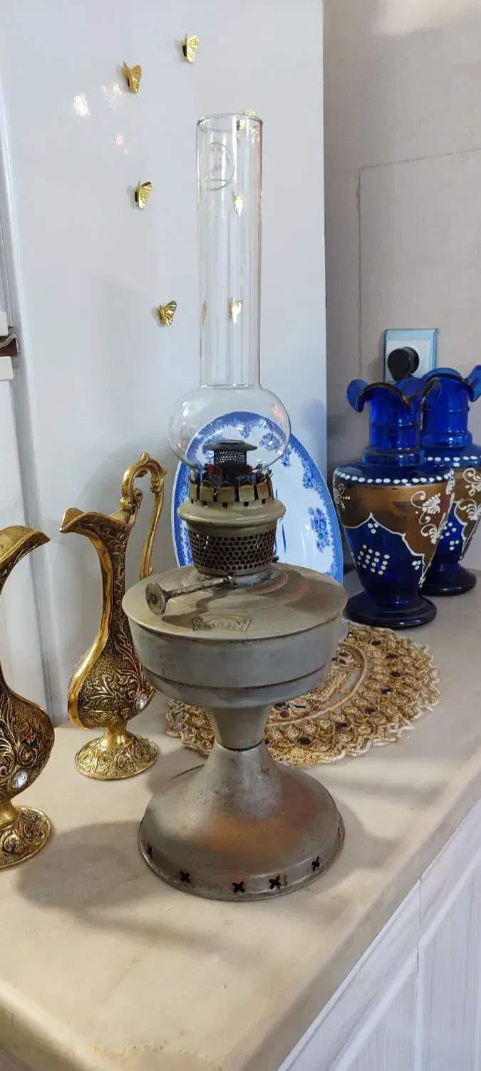 چراغ گرد سوز و گلدون قدیمی|کلکسیون اشیاء عتیقه|بروجرد, |دیوار