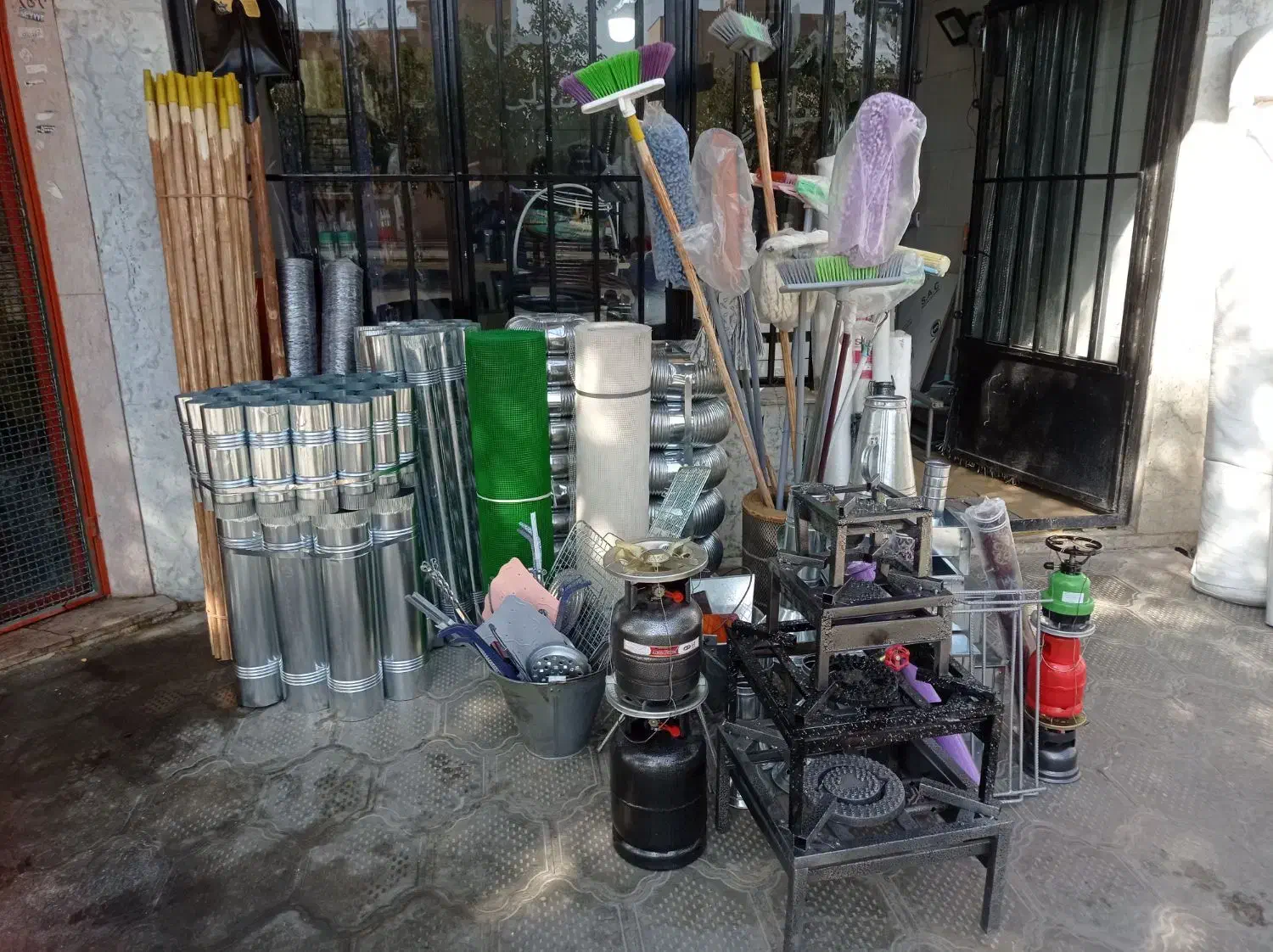 نیازمنده فروشنده در ابزار فروشی|استخدام بازاریابی و فروش|شاهینشهر, شهرک ردانی پور|دیوار