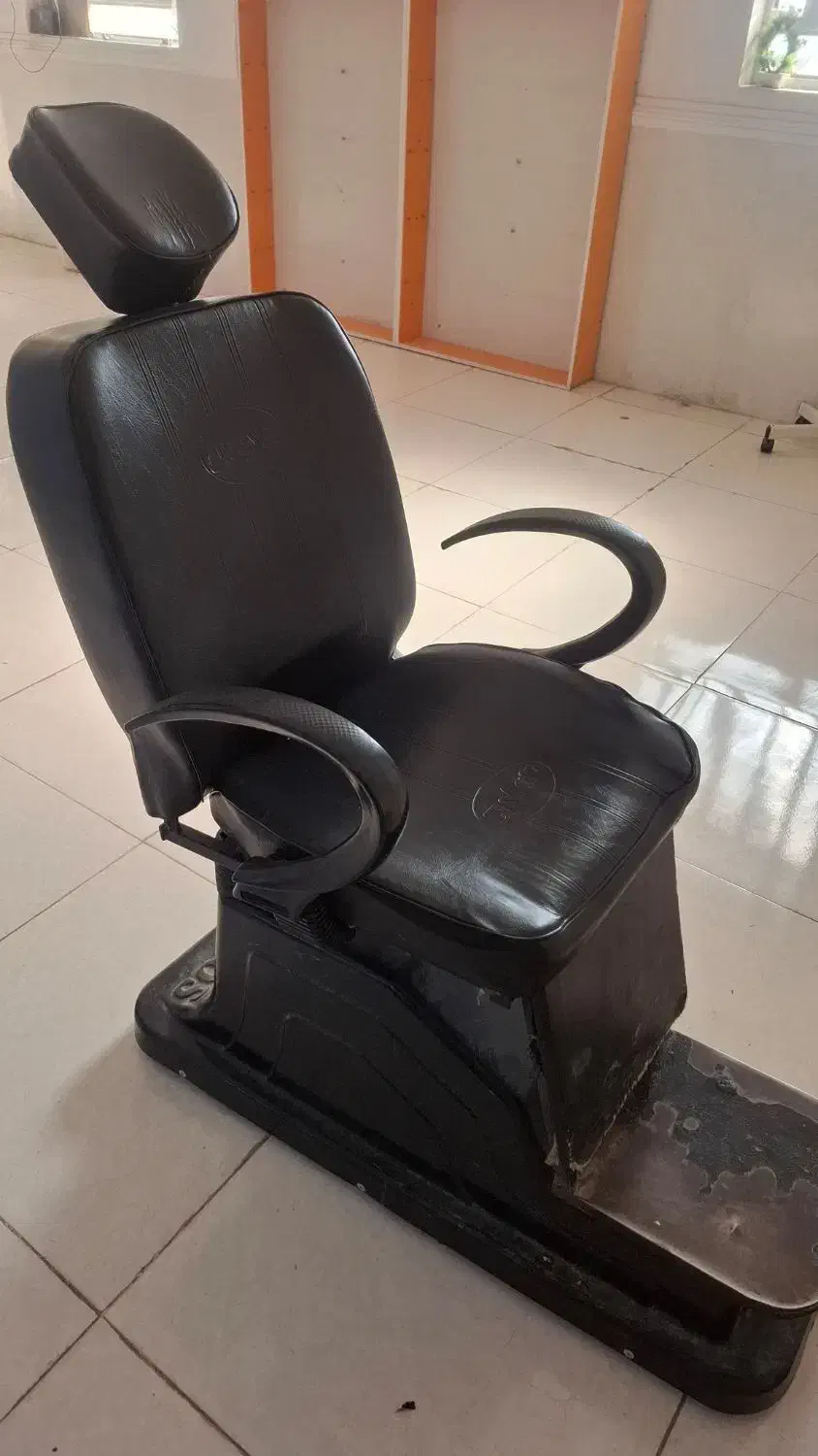 وسایل سالن کامل موجود هست|آرایشگاه و سالنهای زیبایی|باوی, |دیوار