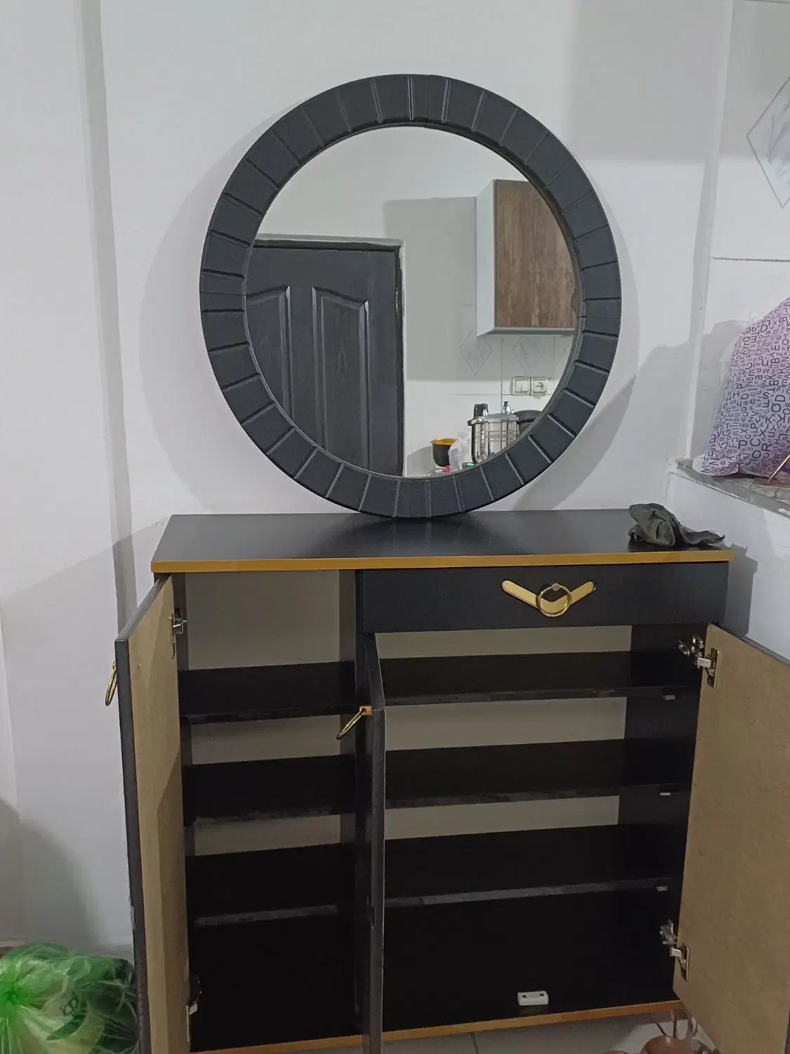 جاکفشی و میز تی وی و جلو مبلی و ۳عدد عسلی|مبلمان خانگی و میز عسلی|قرچک, پویینک|دیوار