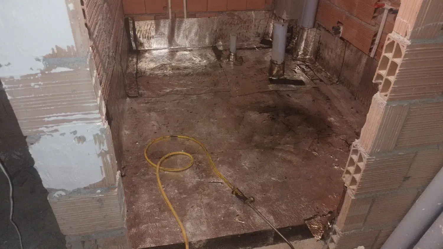 کار جوشکاری و ایزوگام و فنی کاری و نجاری،|خدمات پیشه و مهارت|گنبد کاووس, |دیوار