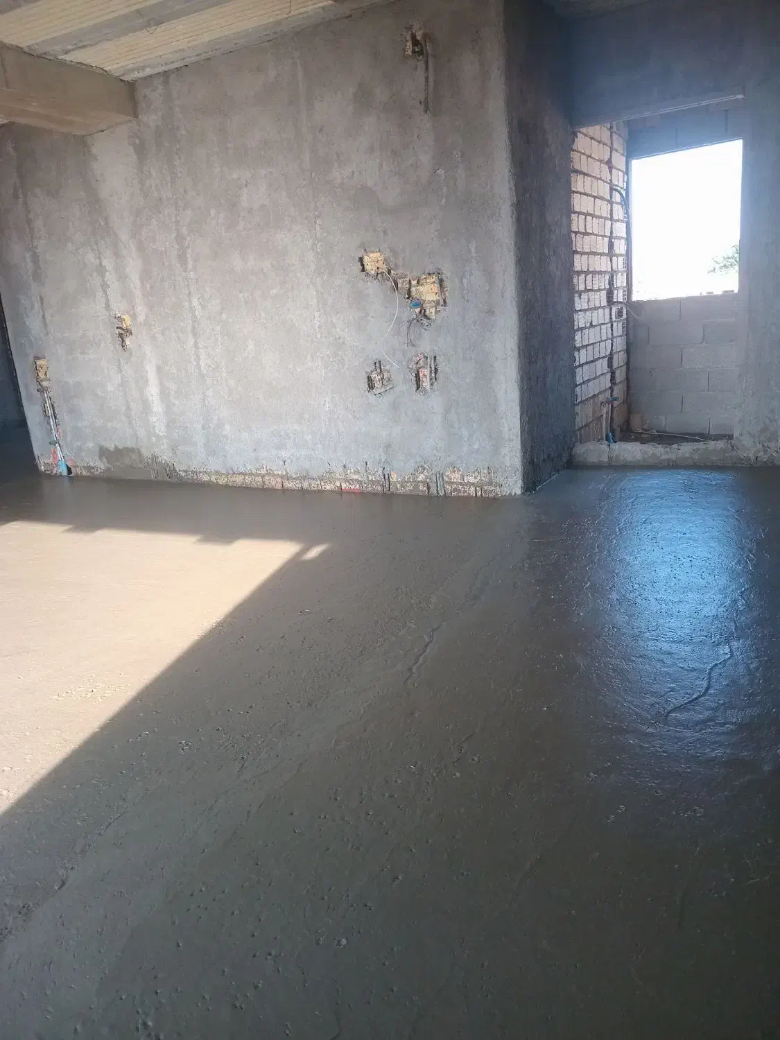 اجرای فوم بتن وشیب بندی پشت بام|خدمات پیشه و مهارت|کازرون, |دیوار