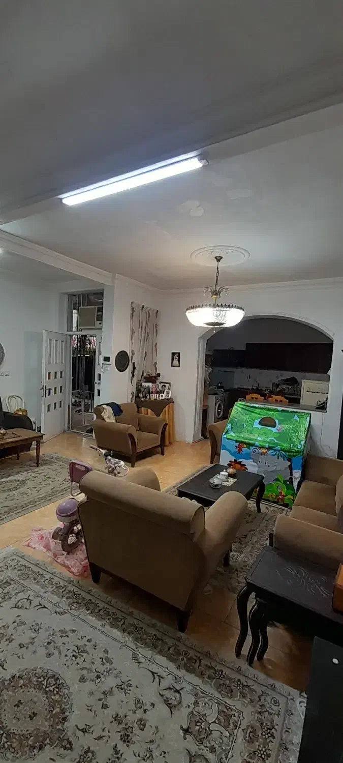 خانه ویلایی با پارکینگ خیابان لاکانی|فروش خانه و ویلا|رشت, لاکانی|دیوار