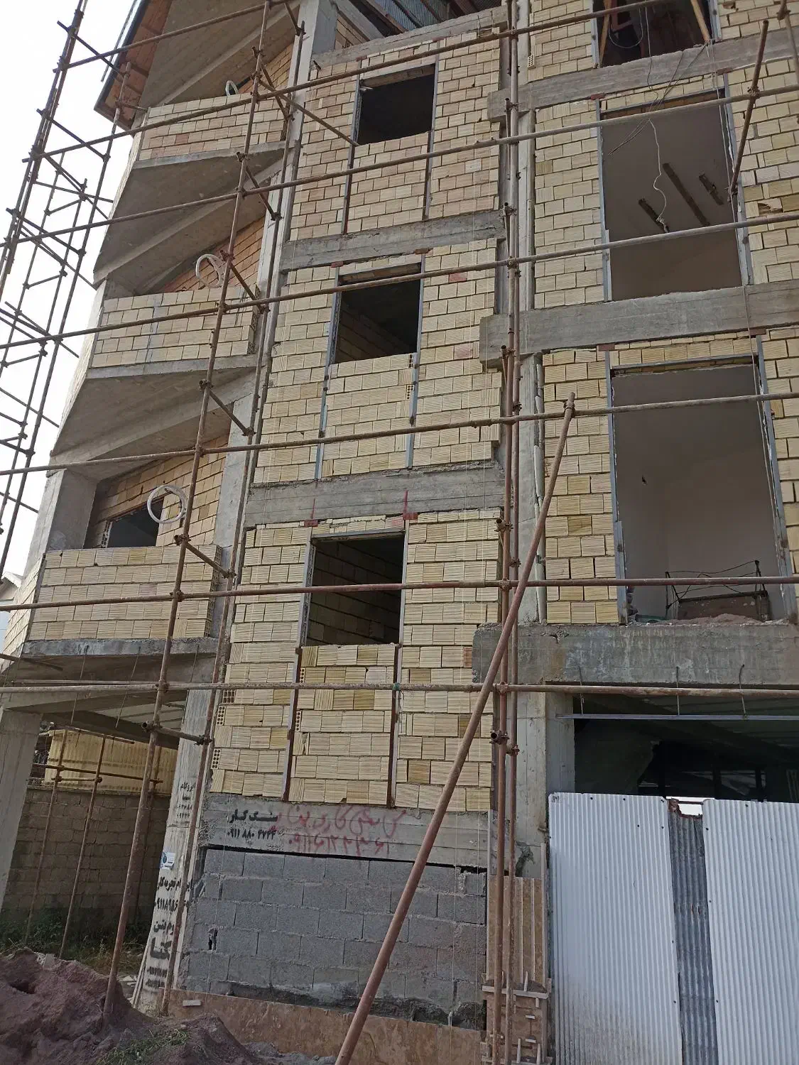 به یک نیرویه نیمه ماهر سنگ کار نیاز مندیم|استخدام معماری، عمران و ساختمانی|رشت, آزادگان|دیوار