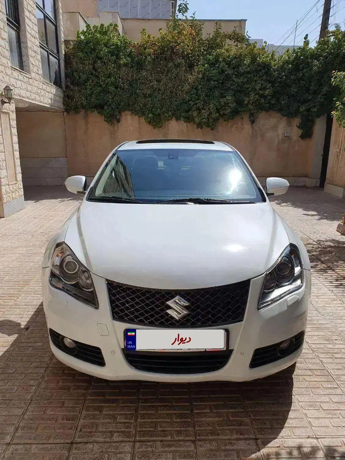 کیزاشی،فول فول رویال۲۰۱۲ سفید|خودرو سواری و وانت|تهران, قلهک|دیوار