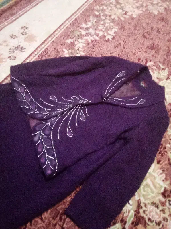 کت ودامن درحدنو سه تیکه|لباس|تربت‌حیدریه, آغوی|دیوار