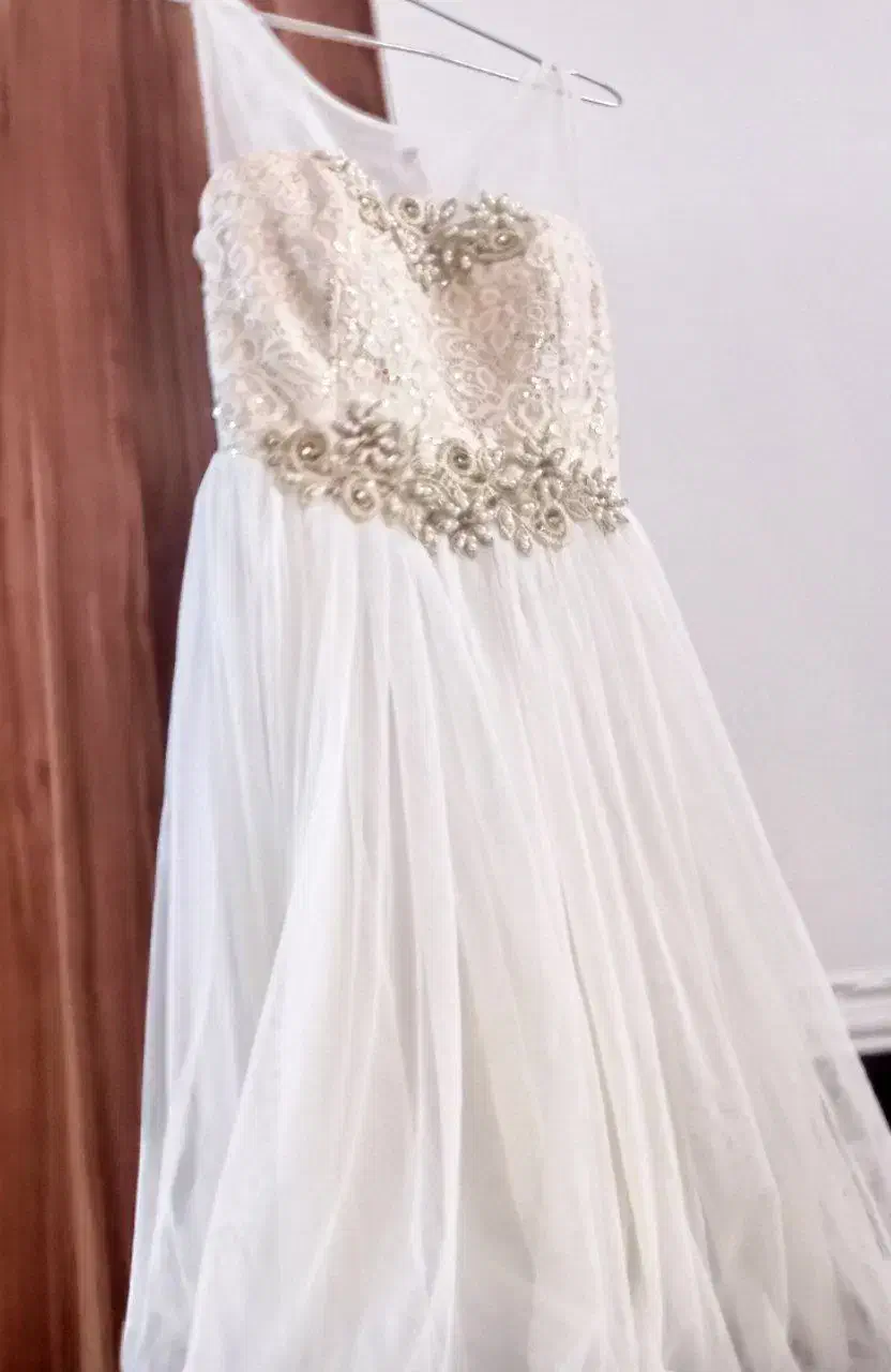 لباس عروس بچگانه|لباس|قم, چهار امامزاده|دیوار