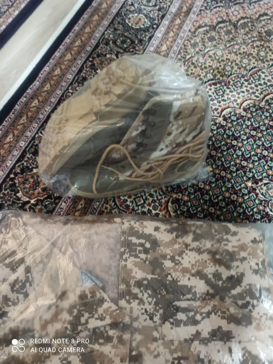 پوتین ولباس نظانی|لباس|ماکو, |دیوار