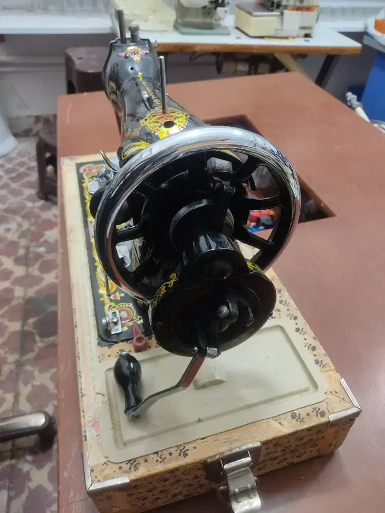 چرخ خیاطی سیاه خانگی|چرخ خیاطی و ریسندگی|تبریز, |دیوار