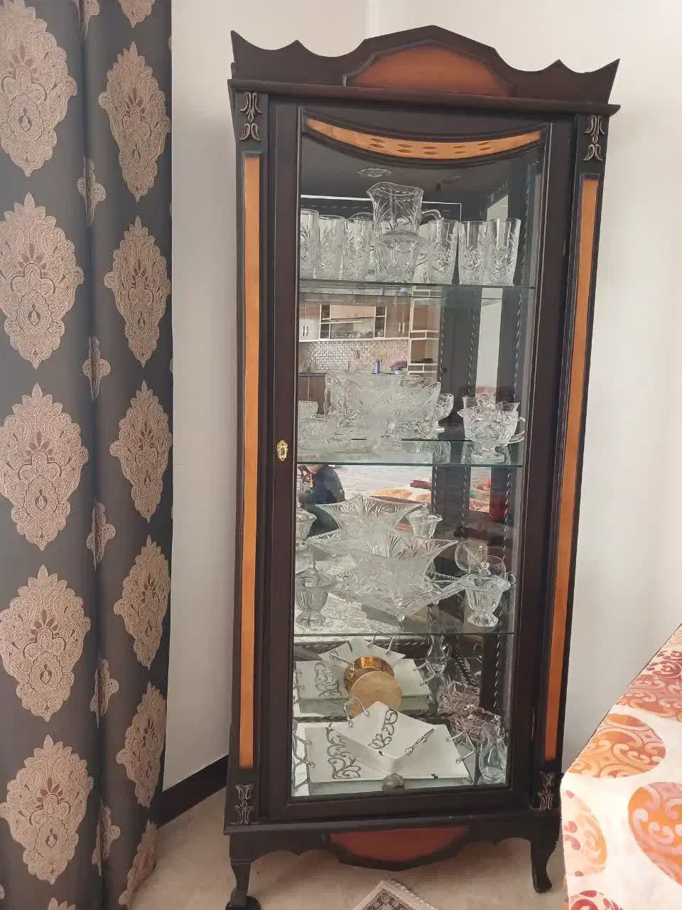 بوفه .پشت آینه|بوفه، ویترین، کنسول|قروه, |دیوار