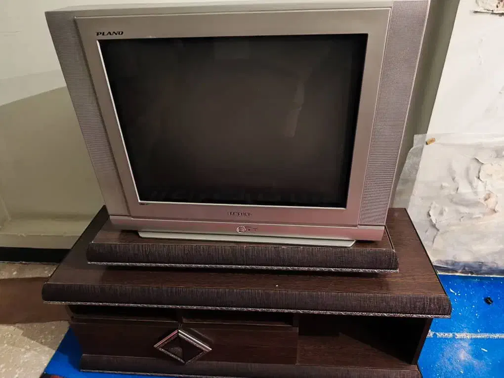 میز تلویزیون و تلویزیون 29اینچ سامسونگ|تلویزیون و پروژکتور|بروجن, |دیوار