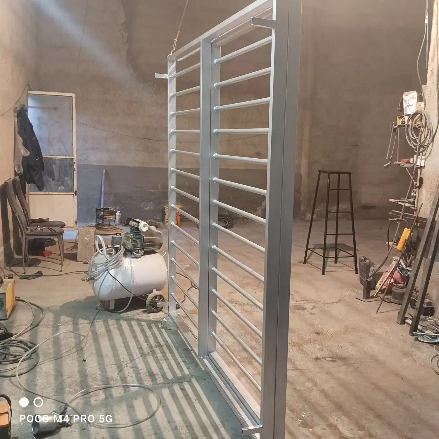 چهارپایه لوله فلزی|ابزارآلات|کبودرآهنگ, |دیوار