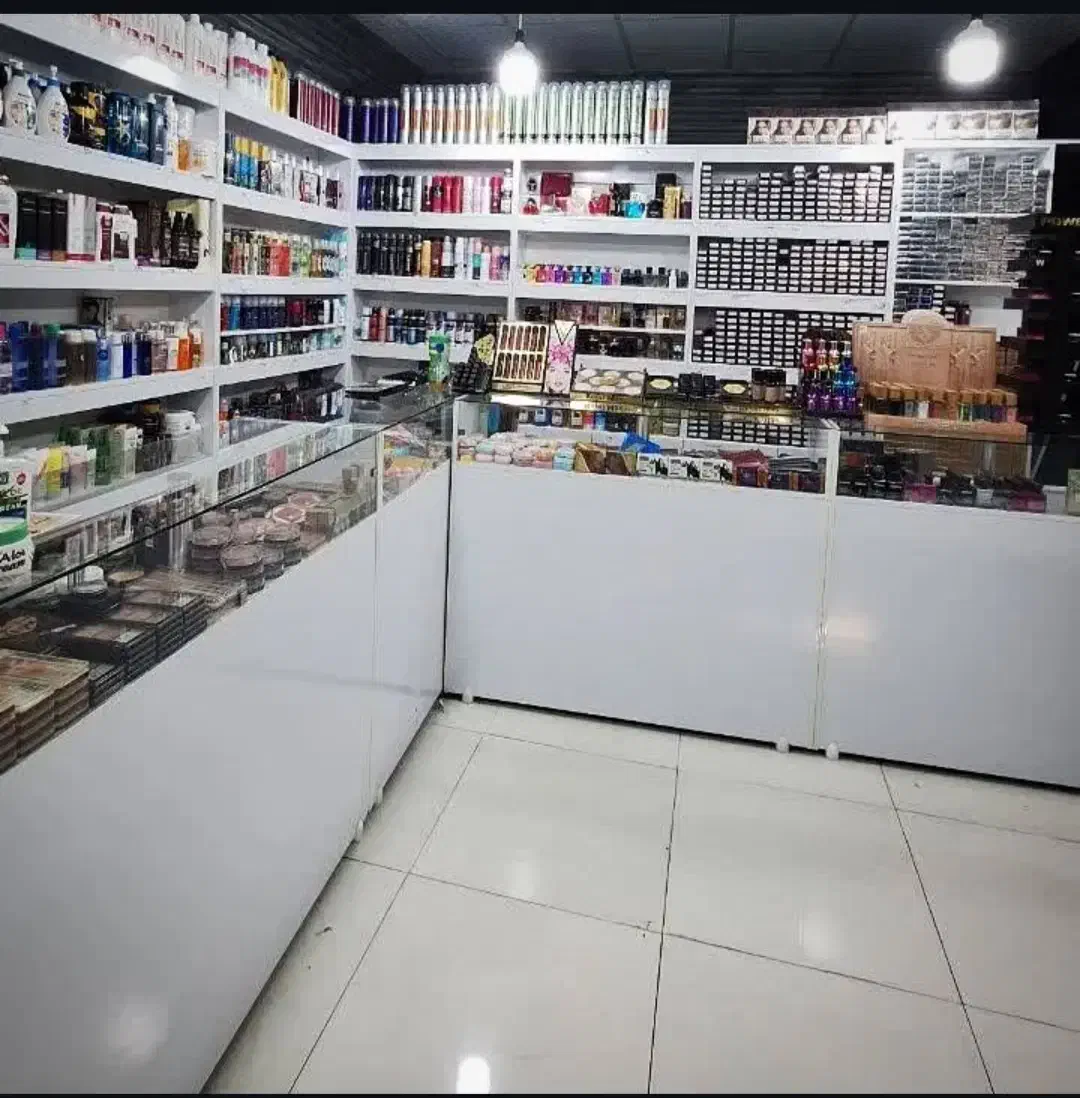 واگذاری مغازه آرایشی و بهداشتی|اجارهٔ مغازه و غرفه|فولادشهر, B4|دیوار