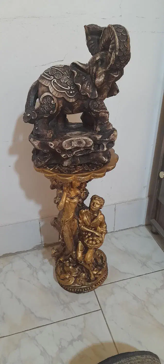 مجسمه فیل با پایه ۳۰۰|مجسمه، تندیس، ماکت|تربت جام, بیست متری منبع آب|دیوار