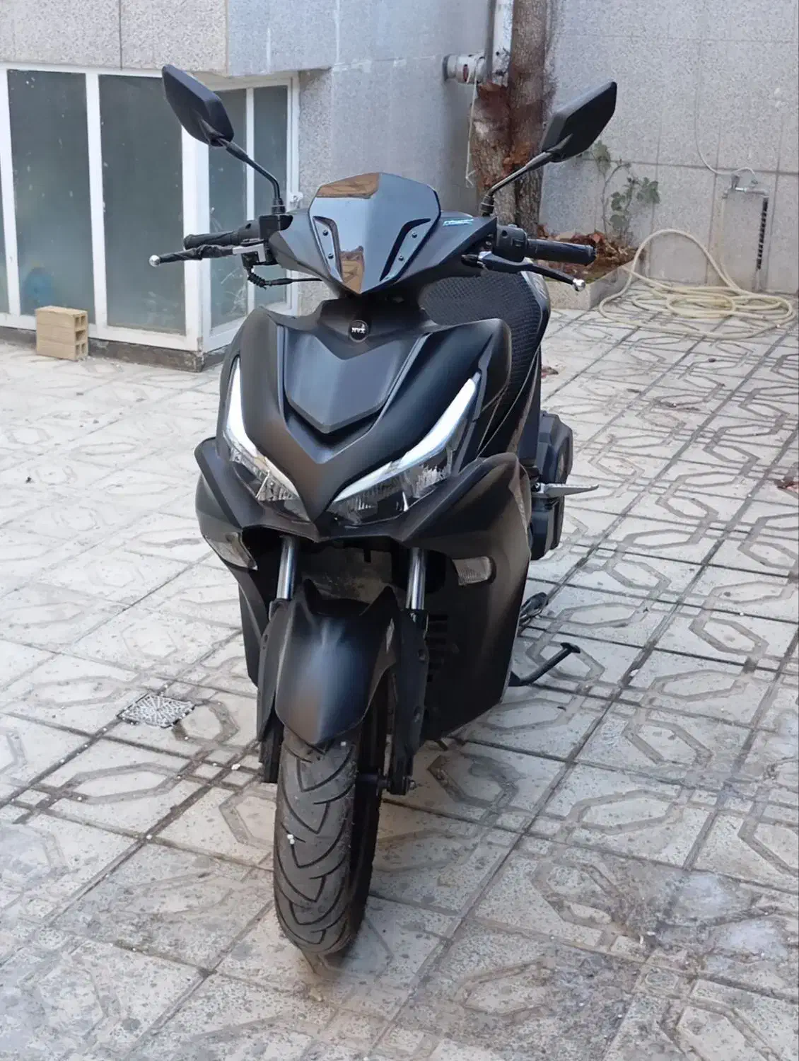 موتور آیروکس ان وی ایکس ۱۷۰ سی سی|موتورسیکلت|صحنه, |دیوار