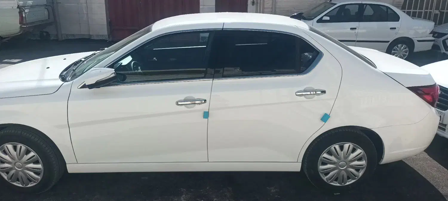 فروش یک دستگاه دنا پلاس ۵ دنده ۴۰۴ برج ۳|خودرو سواری و وانت|خرم‌آباد, |دیوار