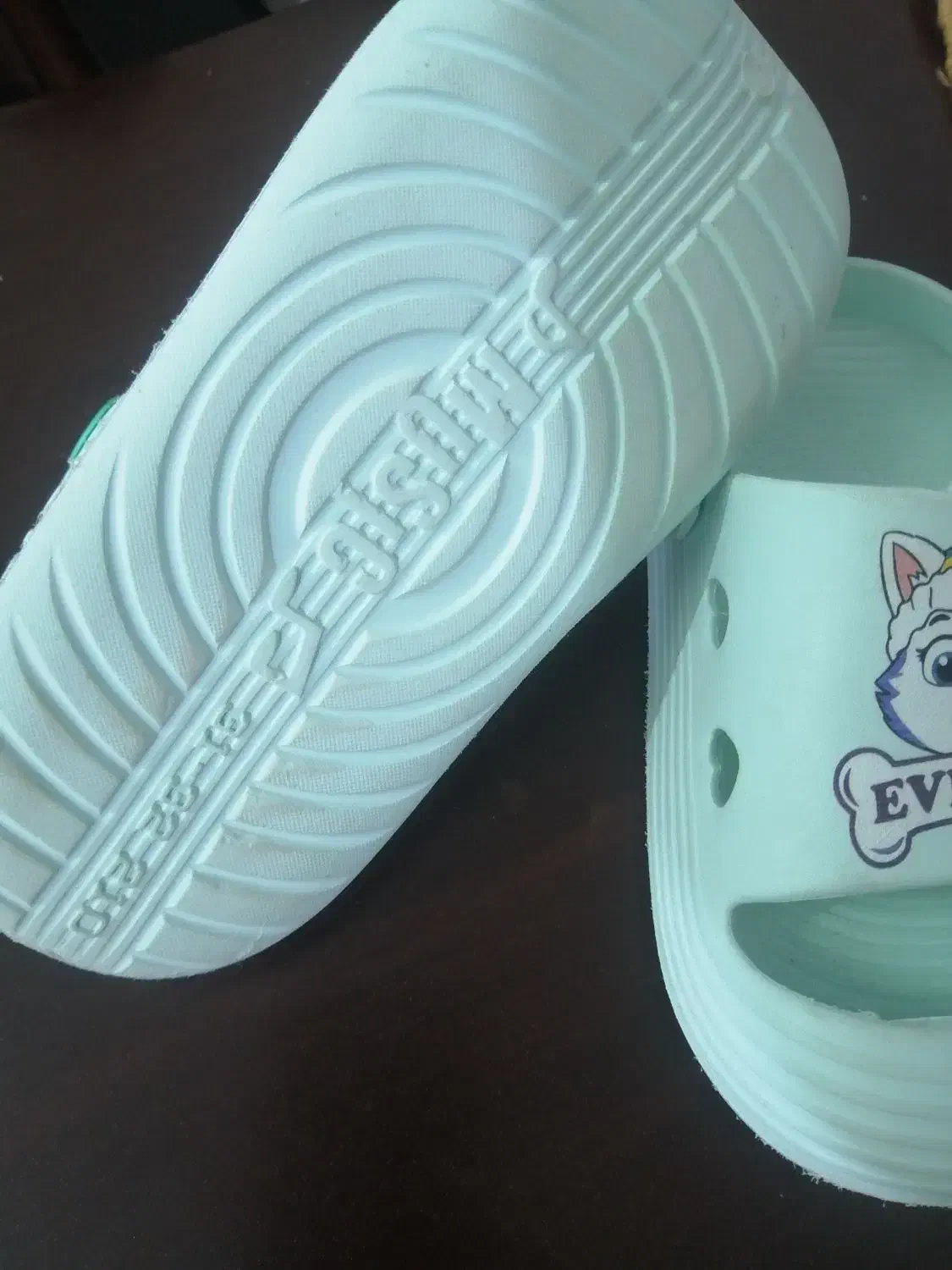 کفش|کیف، کفش، کمربند|گلبهار, شهر جدید گلبهار|دیوار