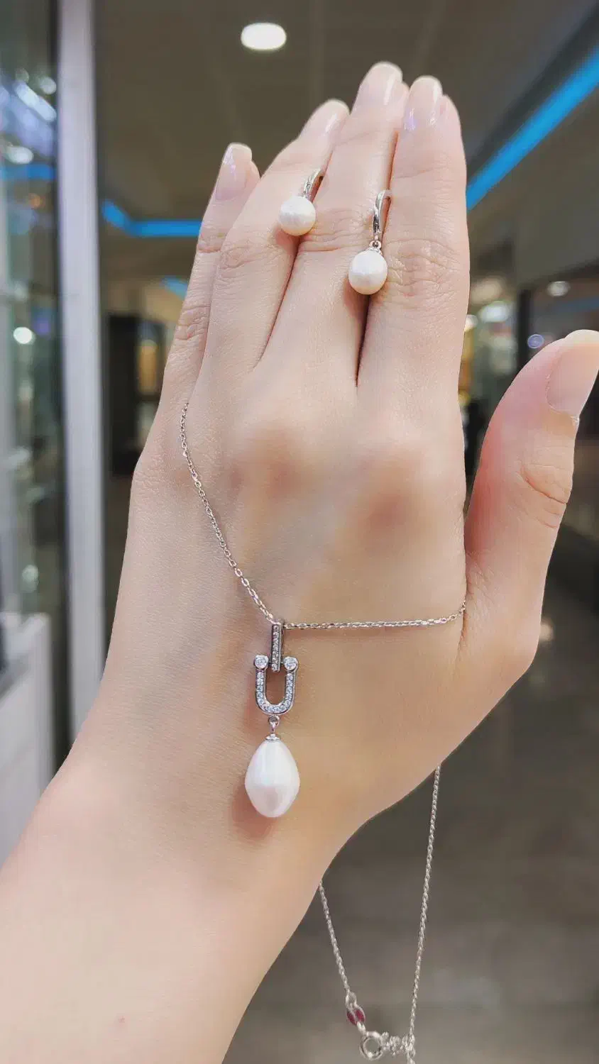 نیم‌ست و گردنبند نقره مرواریدی|بدلیجات|اصفهان, شیخ اشراق|دیوار