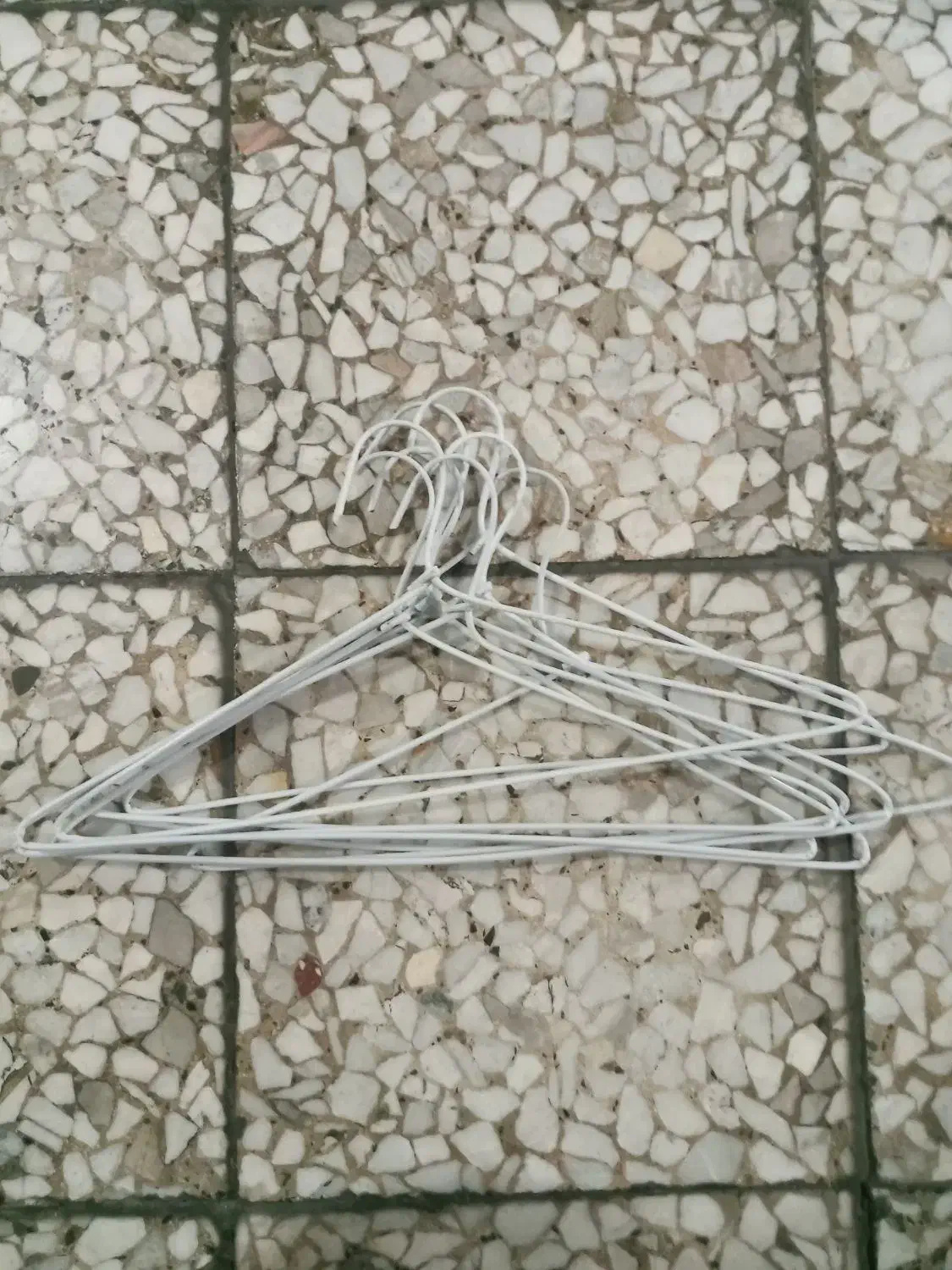 کاور لباس|بندرخت و رخت‌آویز|رشت, سعدی (تختی)|دیوار