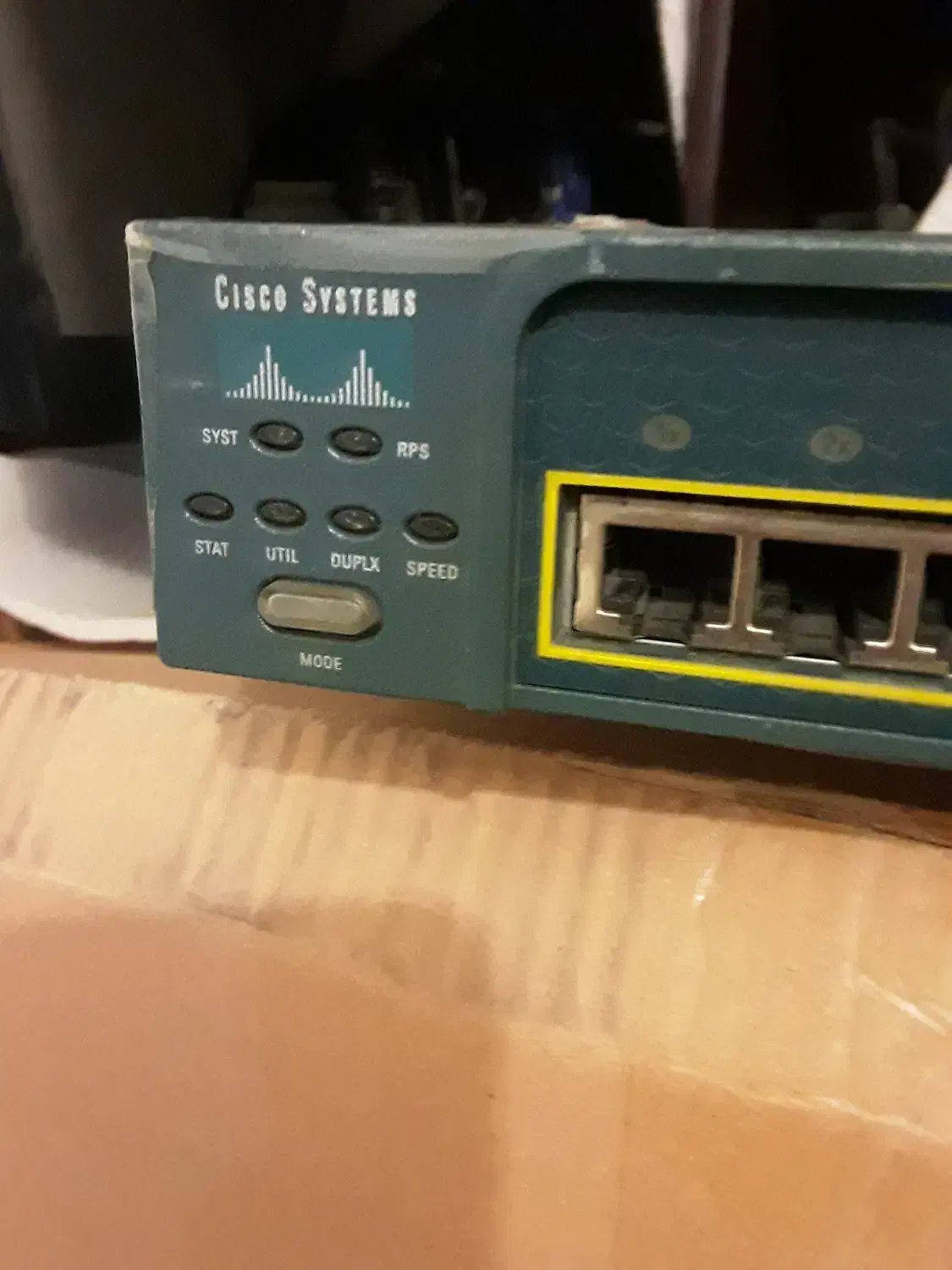 سوییچ سیسکو 24پورت|مودم و تجهیزات شبکه|قزوین, |دیوار