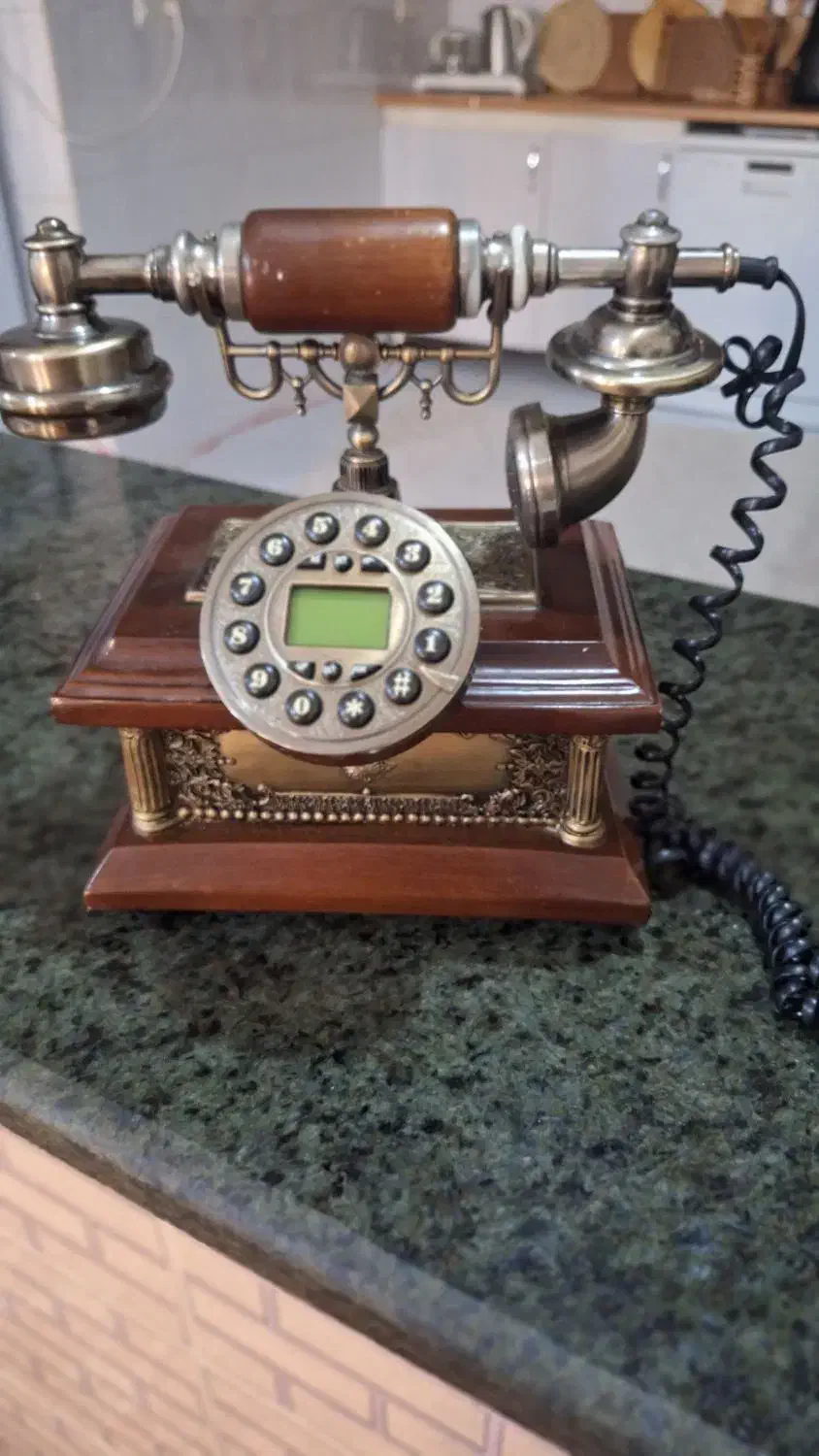 تلفن طرح قدیم|کلکسیون اشیاء عتیقه|اقبالیه, |دیوار