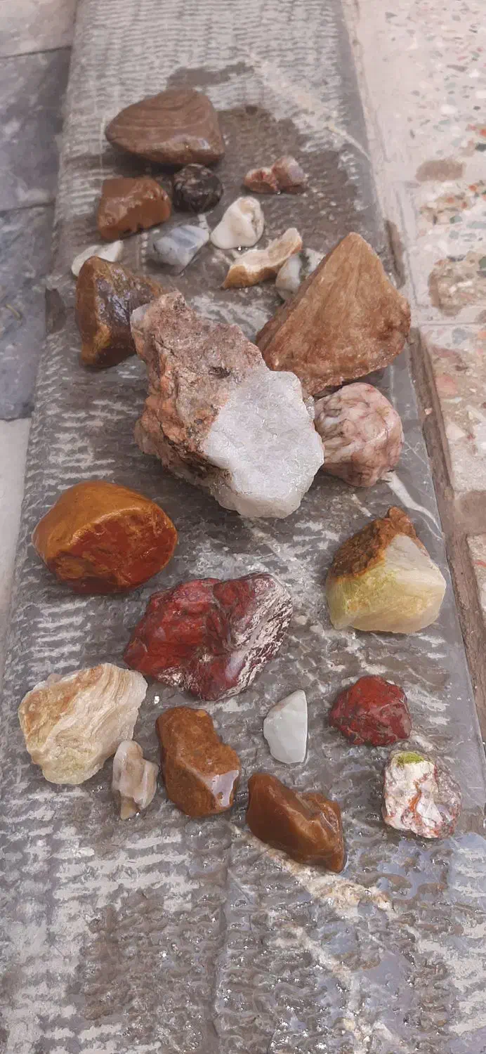 ۳۵ عدد سنگ طبیعی انواع سنگ ها|زیورآلات و اکسسوری|اصفهان, پوریای ولی|دیوار