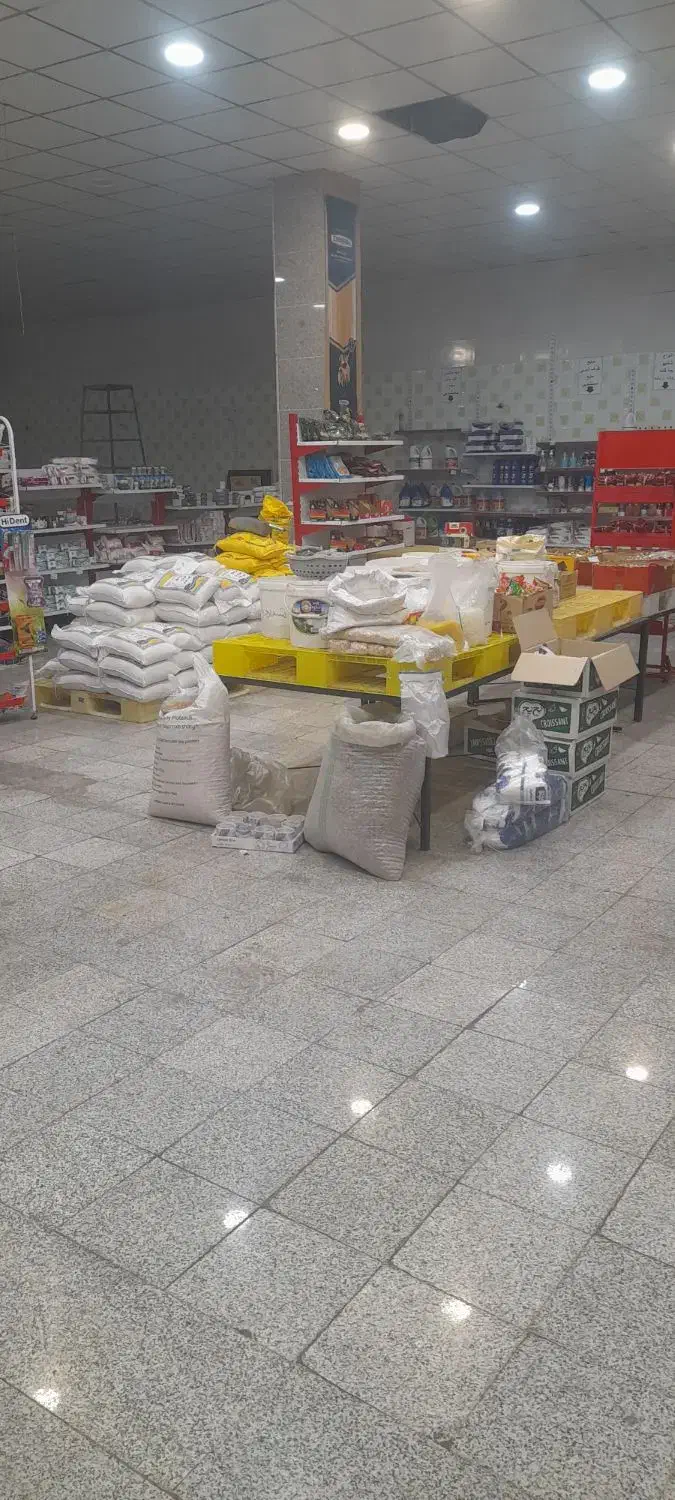 اجاره مغازه ۲۰۰ الی ۴۰۰ متری|اجارهٔ مغازه و غرفه|قم, خاکفرج|دیوار