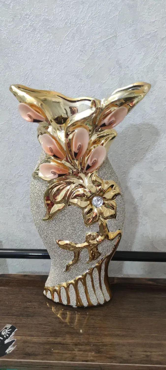 گلدان طلایی|صنایع دستی و سایر لوازم تزئینی|تهران, تهرانسر شمالی|دیوار