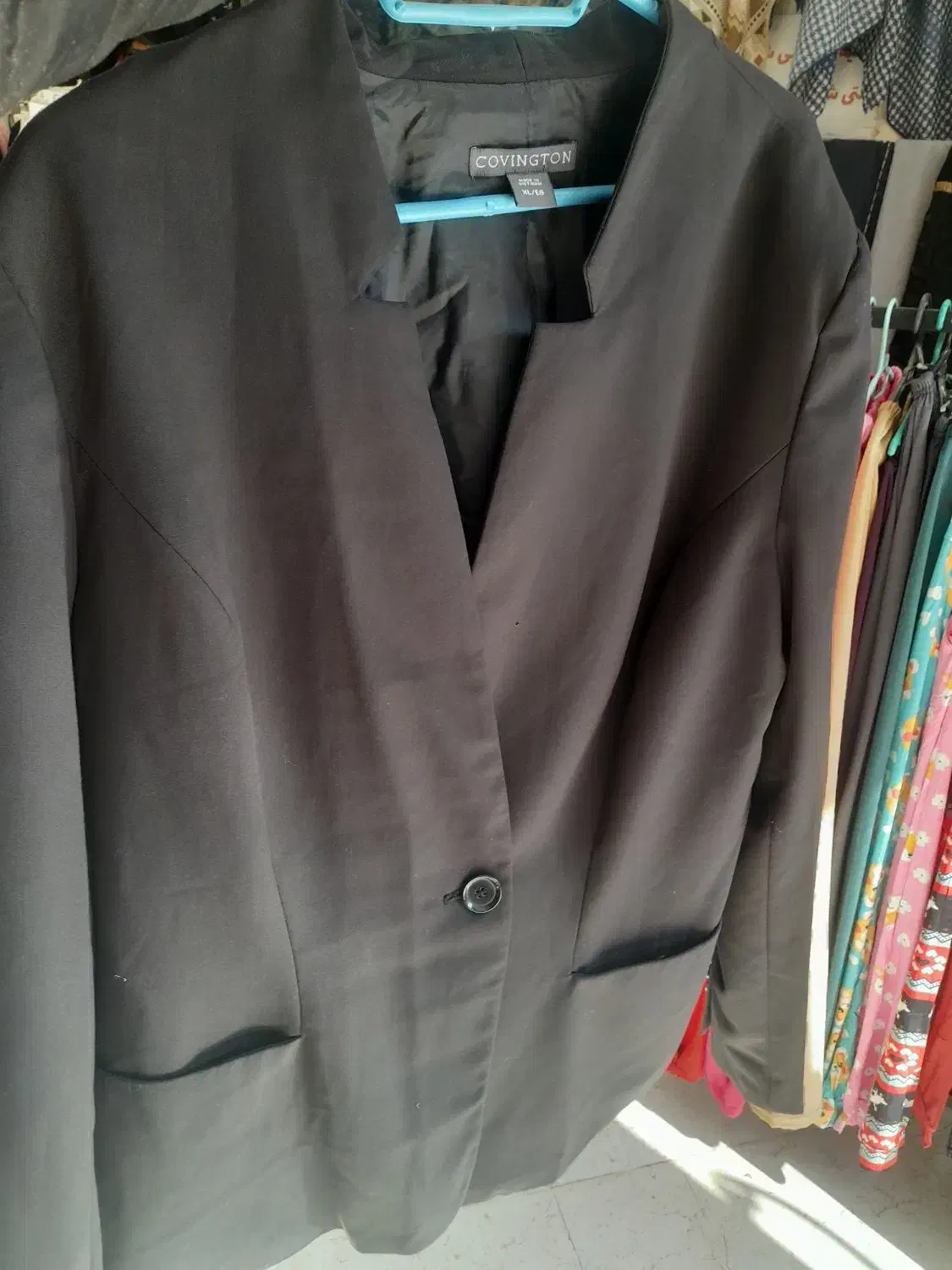 کت مشکی|لباس|سیاهکل, |دیوار