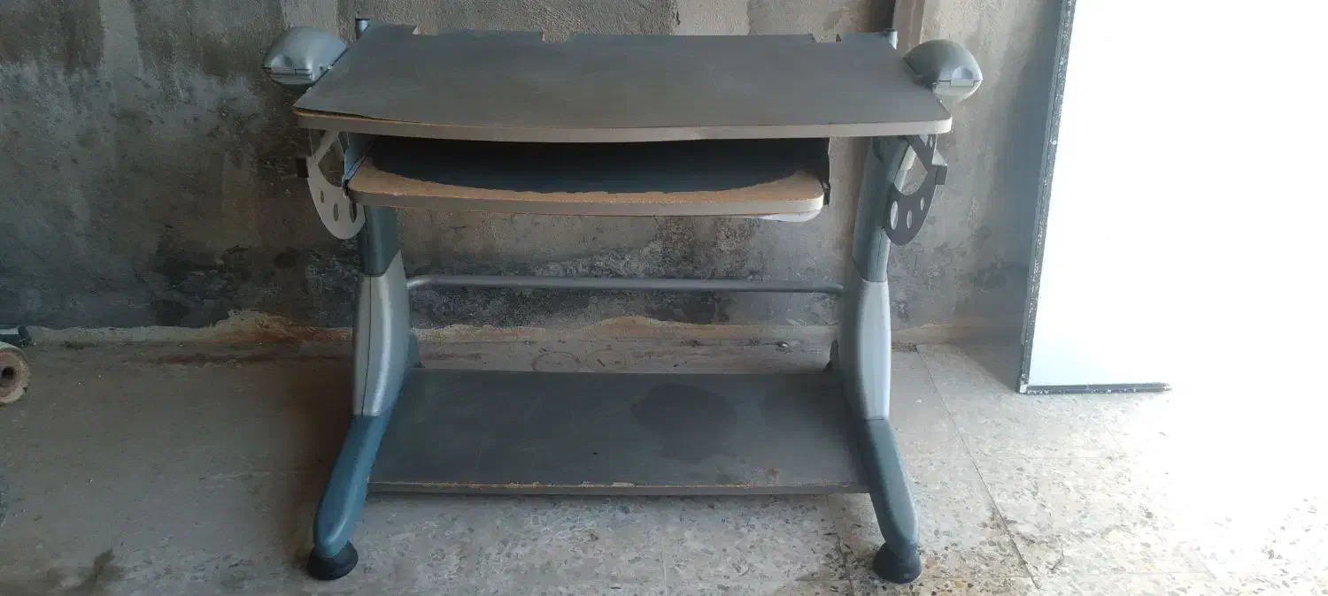 میز تحریر|میز تحریر و کامپیوتر|چغادک, |دیوار