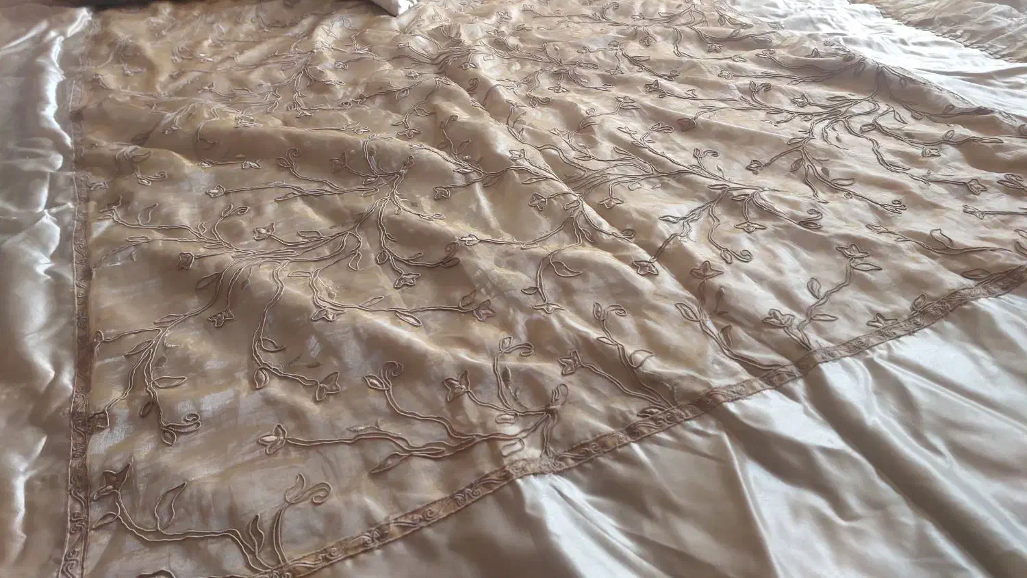 روتختی شیک  نو مخصوص جهیزیه به قیمت مناسب|سرویس روتختی|تبریز, |دیوار