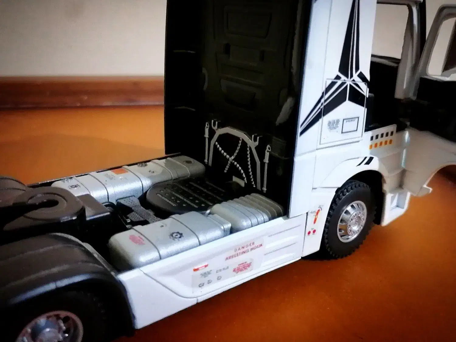 ماکت اصلی کشنده بنز آکتروس|کلکسیون و سرگرمی|پرند, فاز ۶|دیوار