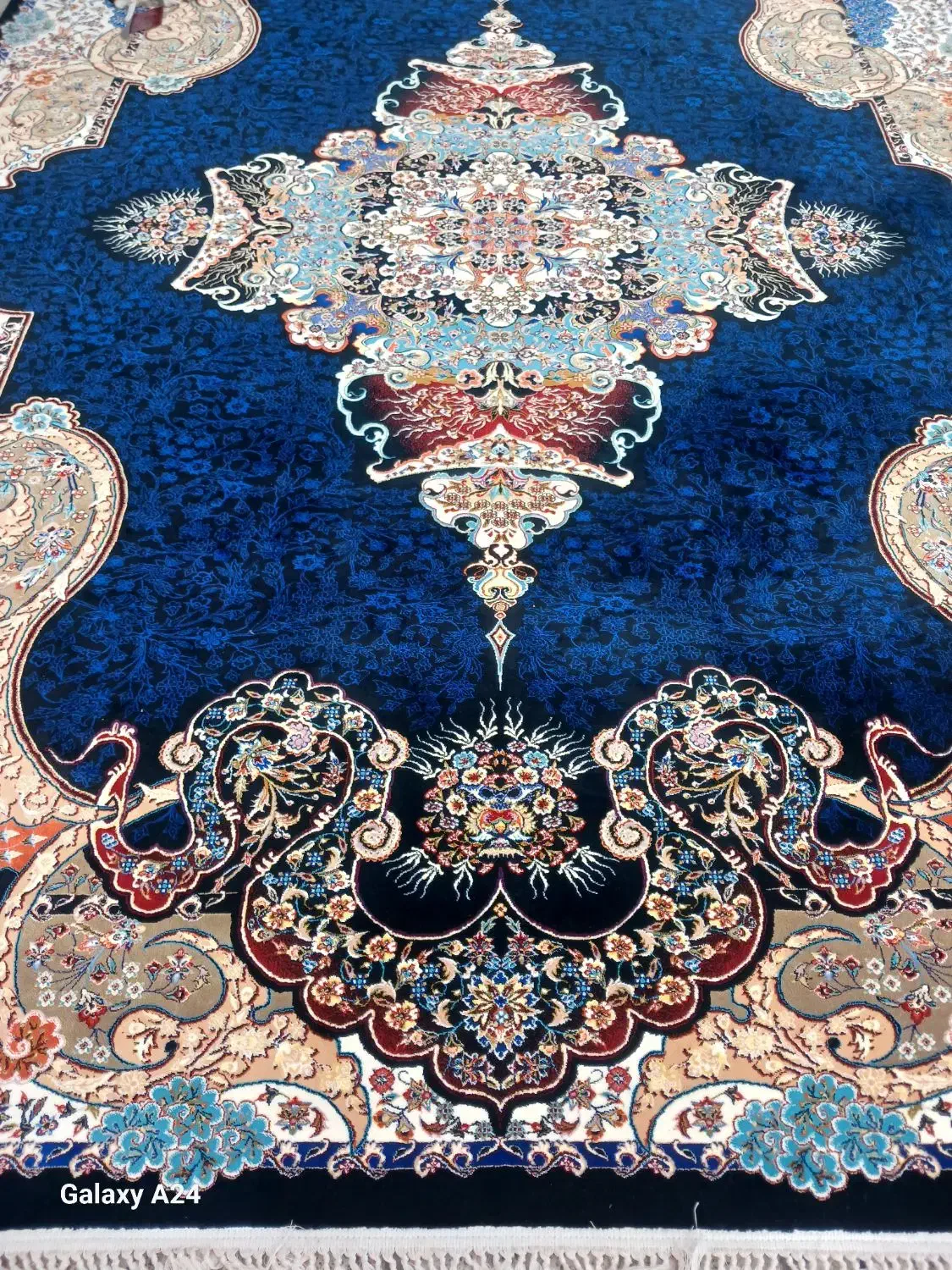 دوتخته فرش ۹متری ۷۰۰شان جنس ضخیم سنگین وزن|فرش|ورامین, ریحان آباد|دیوار