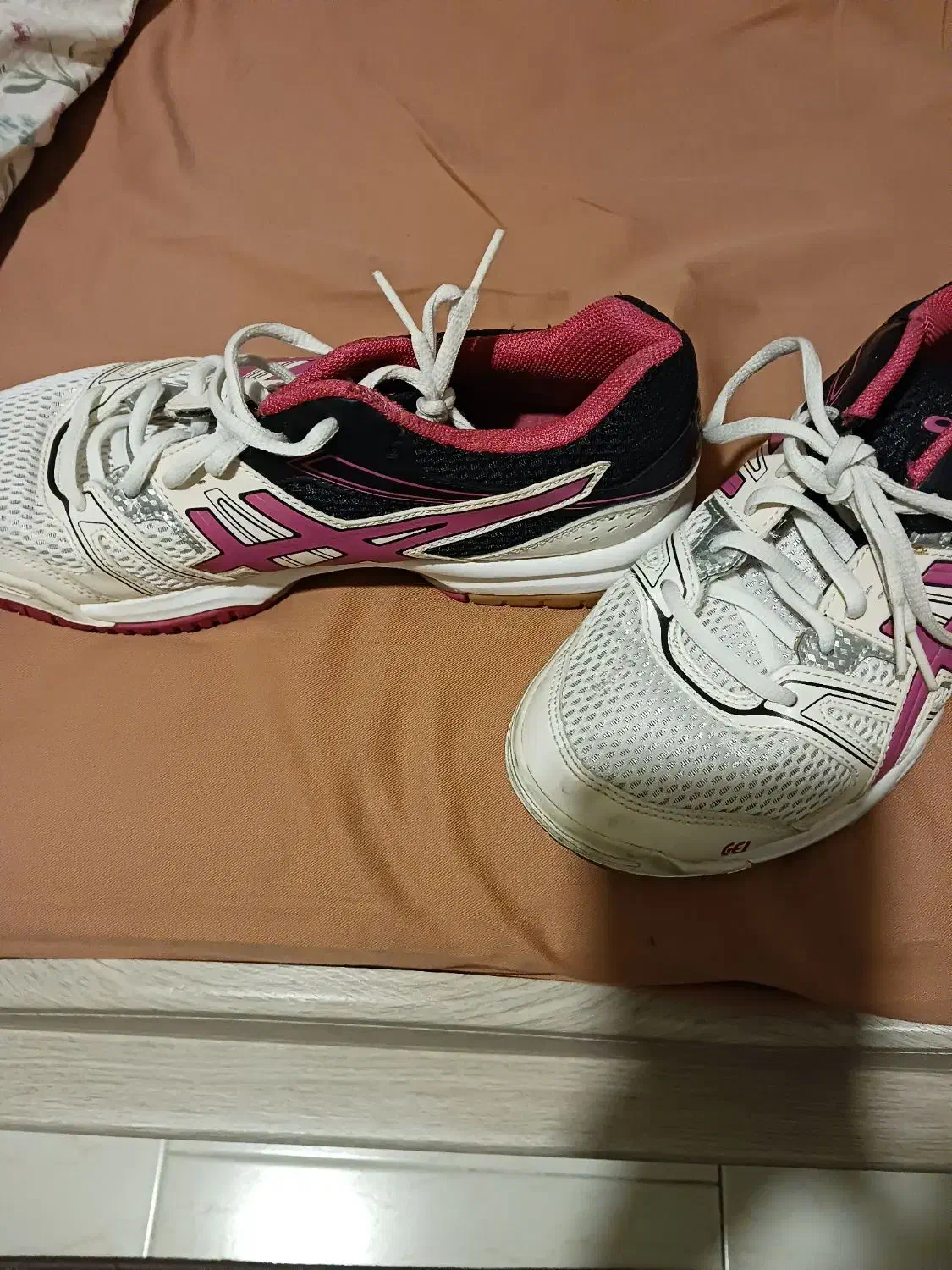 کتونی خارجی سایز ۳۹ تا ۴۰|کیف، کفش، کمربند|تهران, فردوس|دیوار