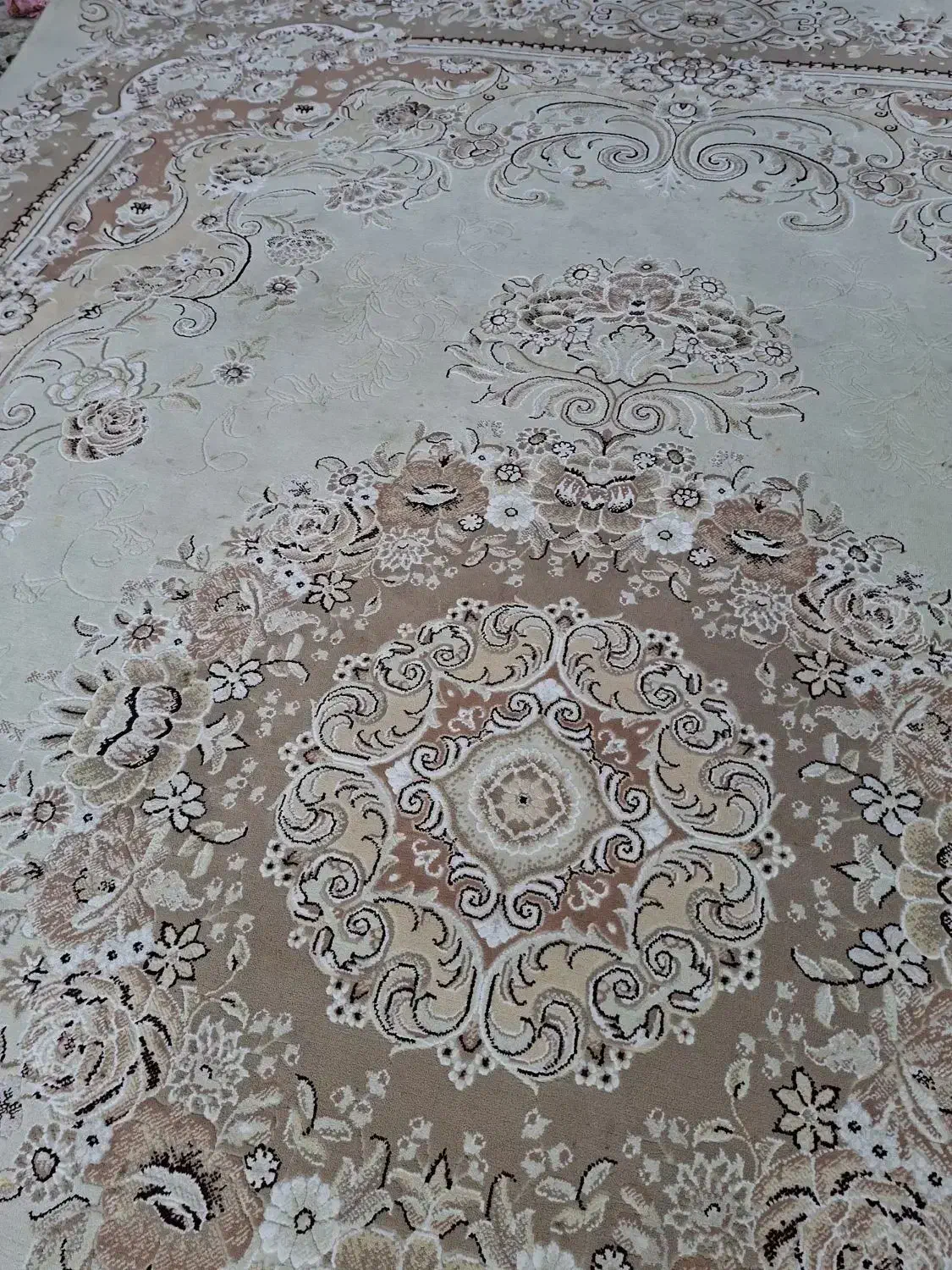 فرش ۹ متری رنگ کرم نسکافه ای مناسب برای باغ و ویلا|فرش|محمودآباد, |دیوار