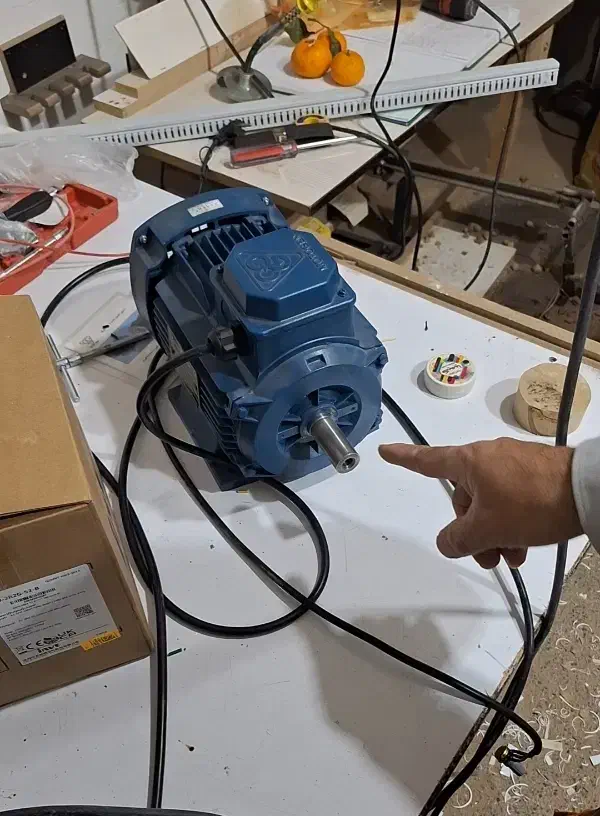 برقکار برق صنعتی،برق ساختمان، انجام کلیه تعمیرات|خدمات پیشه و مهارت|کرمانشاه, |دیوار