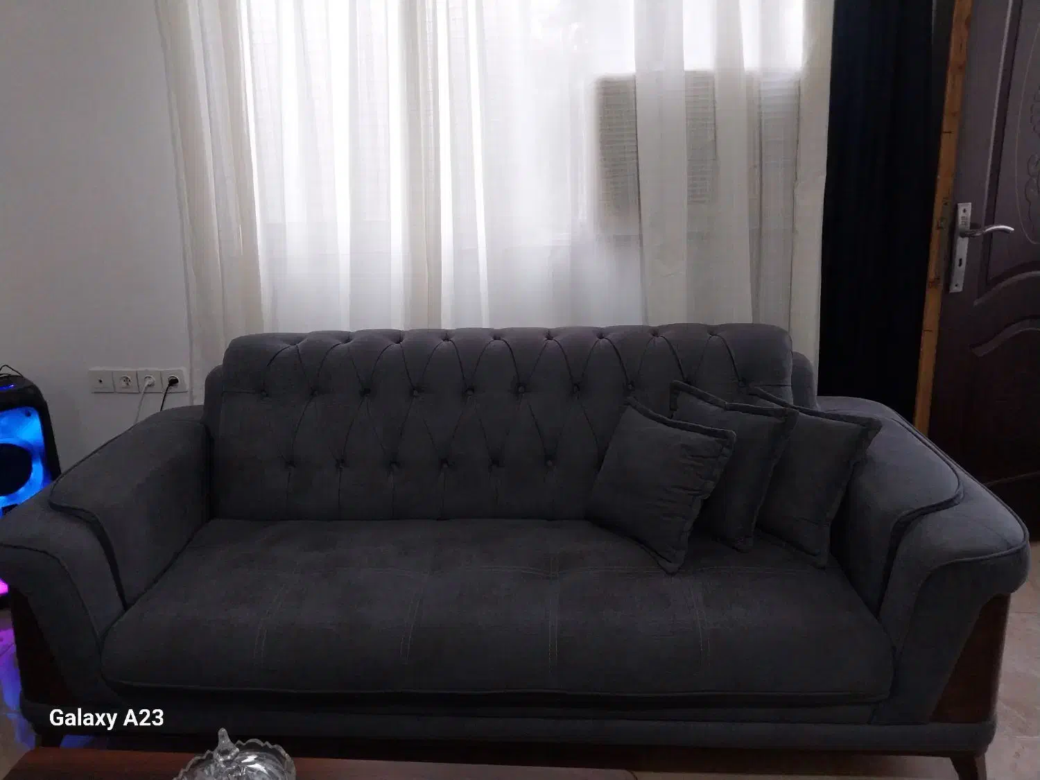 مبل ۸ نفره کاملا نو|مبلمان خانگی و میز عسلی|رشت, جانبازان|دیوار