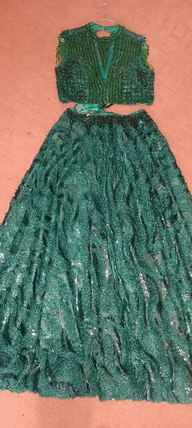 لباس مجلسی|لباس|مشهد, کوشک مهدی|دیوار