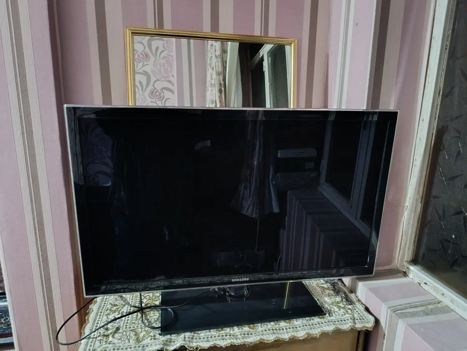 تلویزیون|تلویزیون و پروژکتور|قم, انسجام|دیوار