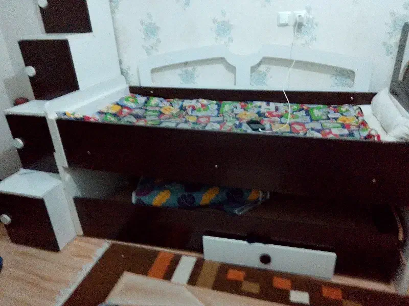 یک عدد تخت کشویی دونفر با همراه کمد|تخت و سرویس خواب|قزوین, |دیوار