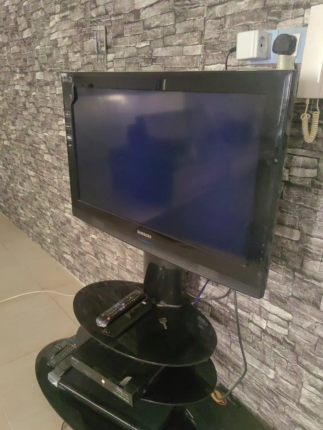 تلویزیون سامسونگ 32|تلویزیون و پروژکتور|صدرا-فارس, فاز ۲|دیوار