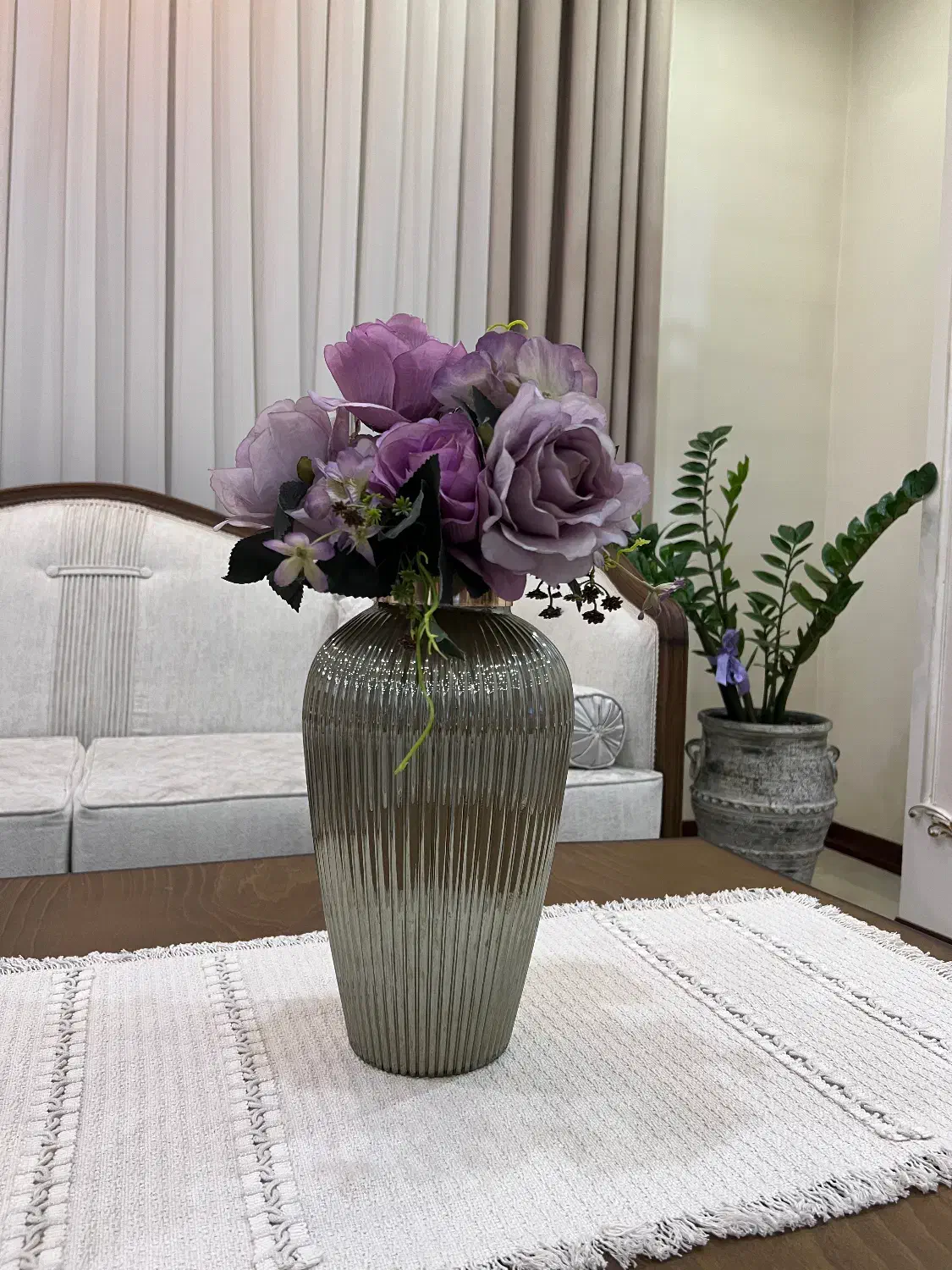 گل مصنوعی خارجی و گلدان شیشه ای|گل مصنوعی|رباط‌کریم, رباط‌کریم|دیوار