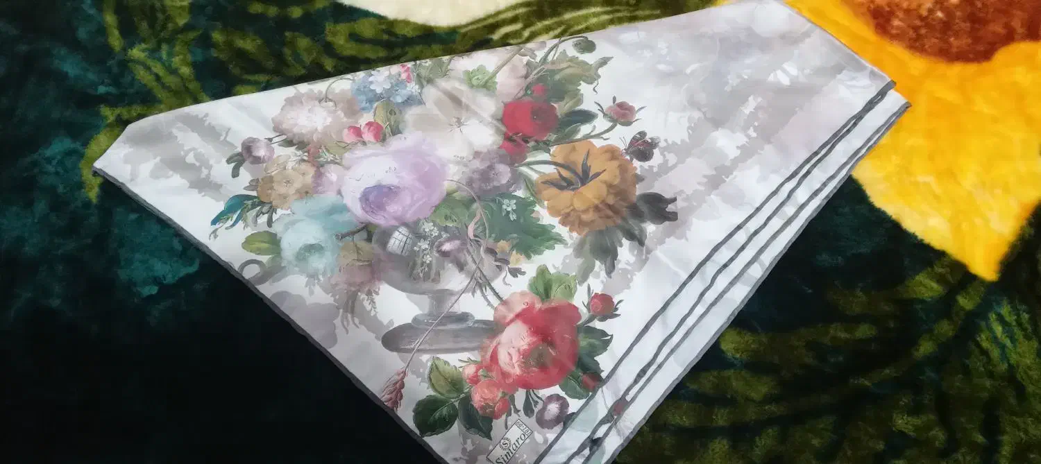 روسری ساتن|لباس|خوی, |دیوار